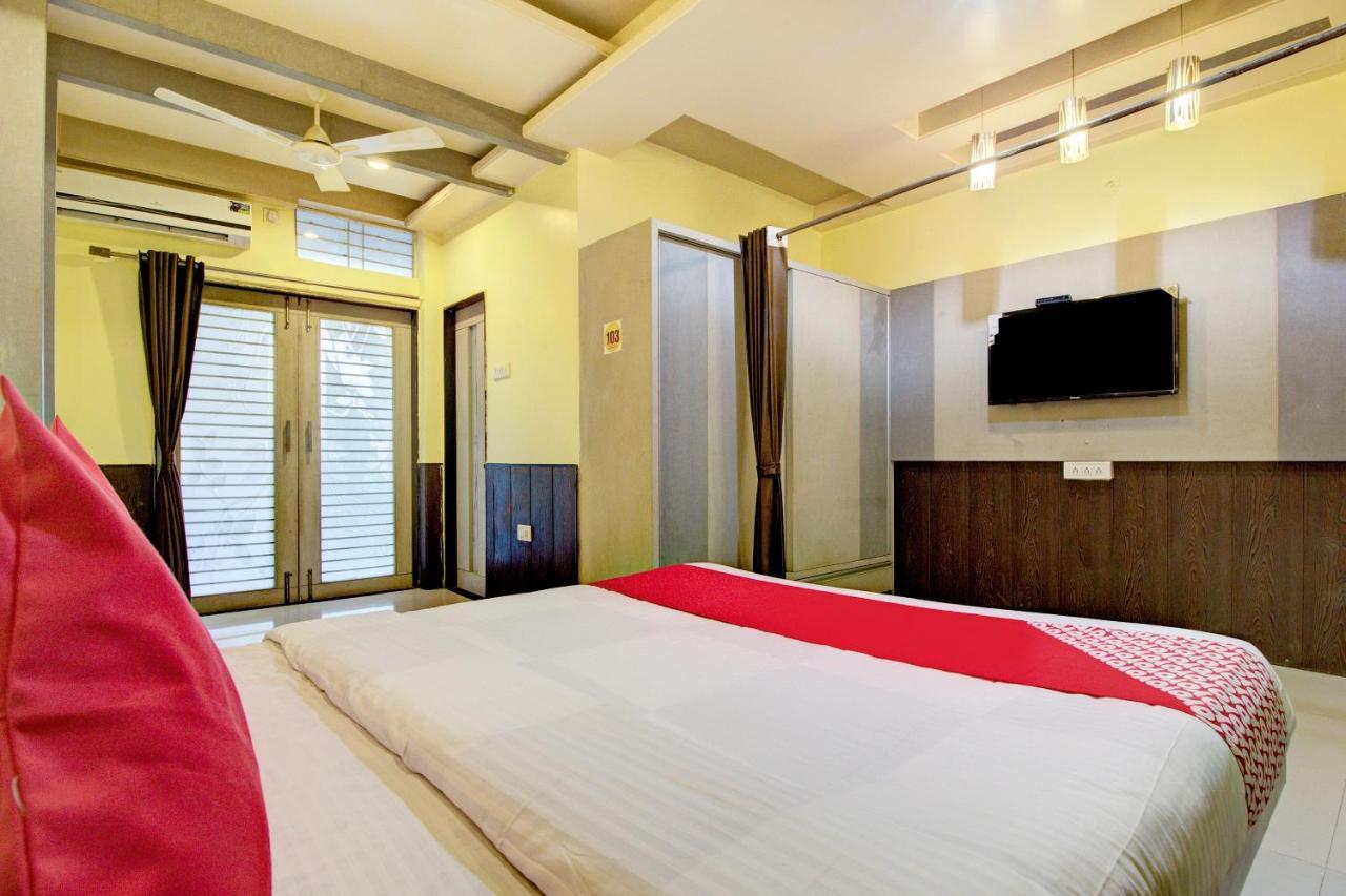 Oyo Slp013 Savan And Sapna Lodging Hotel Solapur Exterior photo